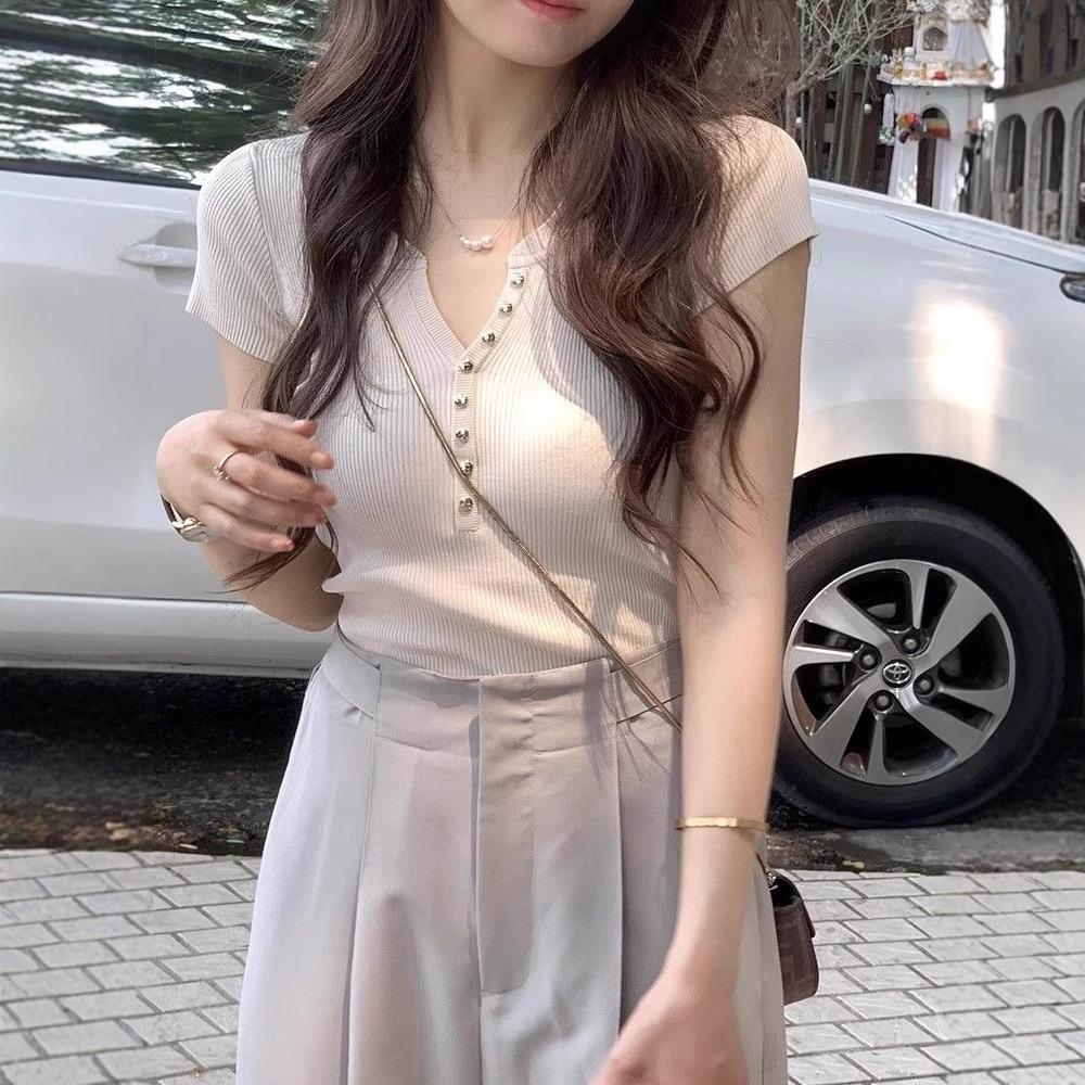 Women's Summer Pink V-neck Short-Sleeve Knit Top - Slimming, Stylish, and Trendy Design