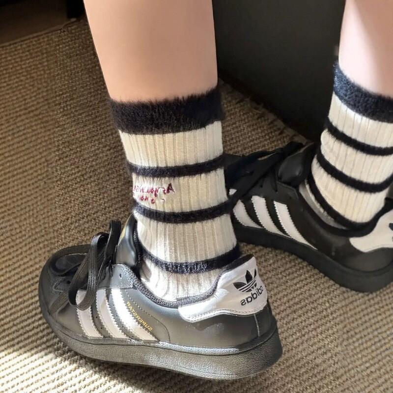 Retro Contrasting Striped Medium Tube Socks Children'S Autumn And Winter Warm Plush Boneless Stacking Socks Soft Waxy Letter Embroidered Cotton Socks