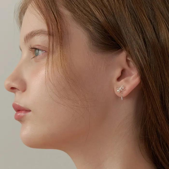 [Worn by Celebrities] (Silver 925) Angel Ribbon Pearl Earrings EC3085