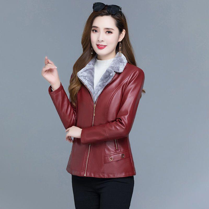 Leather jacket women's fleece thickened short slim and thin autumn and winter new fur integrated mother outfit