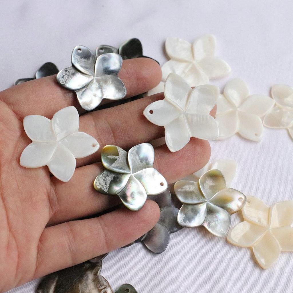 Natural Mother-of-Pearl Shell Petals: Black & White Single Hole Five-Pointed Flower DIY Ornament Accessory.
