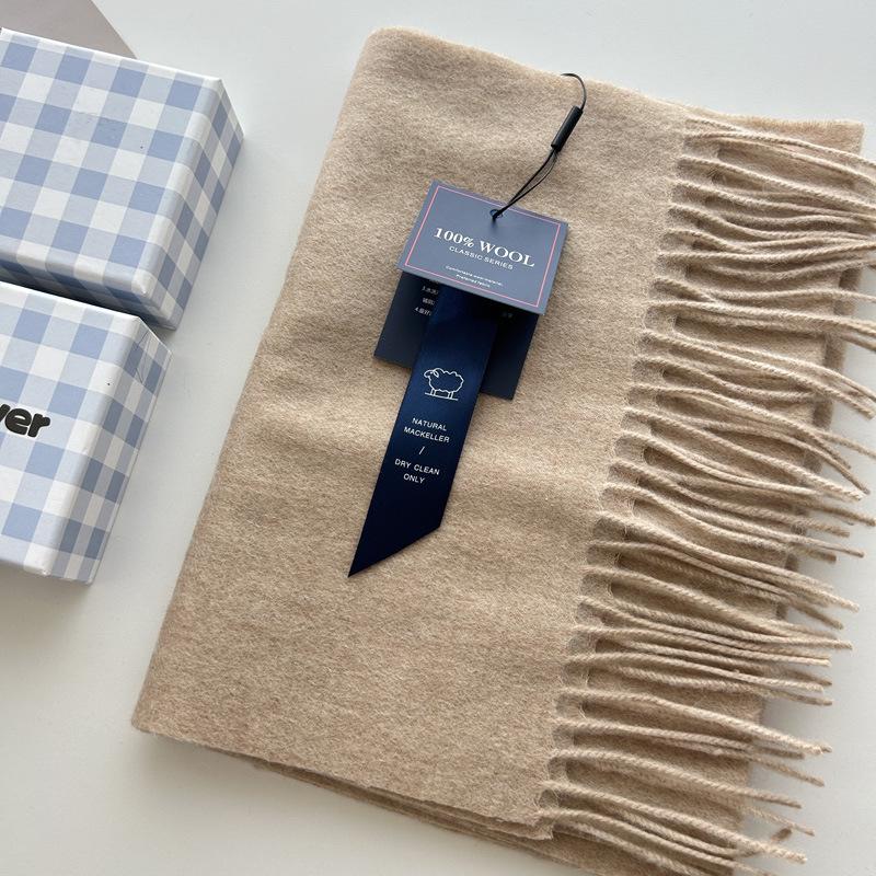 Minimalist Wool Scarf: Soft, Korean-Inspired, Versatile, Solid Color, Warm, and Glutinous.