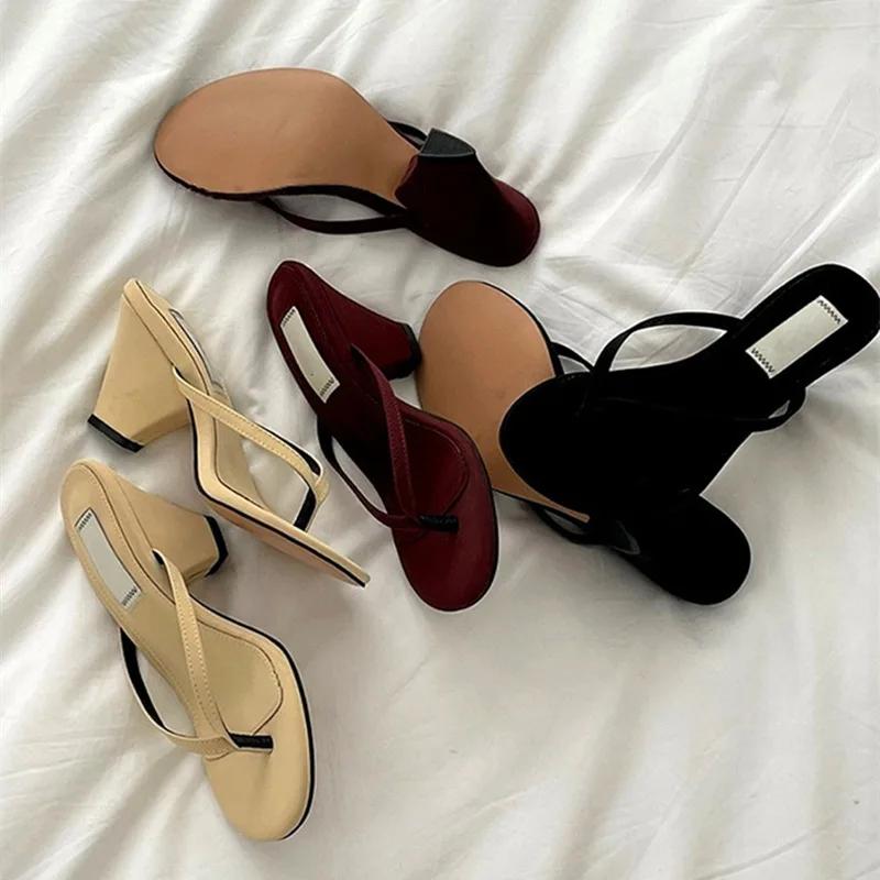 Fashion Flip-toe sandals, French retro, high-end, high-heeled women's slippers, summer thick heels for outdoor wear