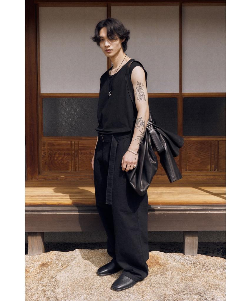 YOUTH Cut-Off Slit Sleeveless - Black