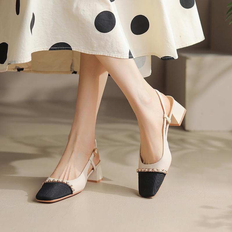 Xiaoxiangfeng Temperament~ Kettenfarbpassende Mittelabsatzsandalen Damen Sommer Taschenkopf Dickabsatz Leere Mary Jane Schuhe