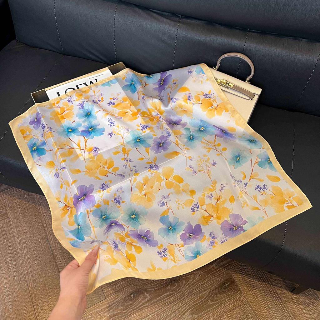 Simulated silk women's small square scarf, Korean cashew nut leopard print small silk scarf, headscarf, four-season scarf, professional scarf.