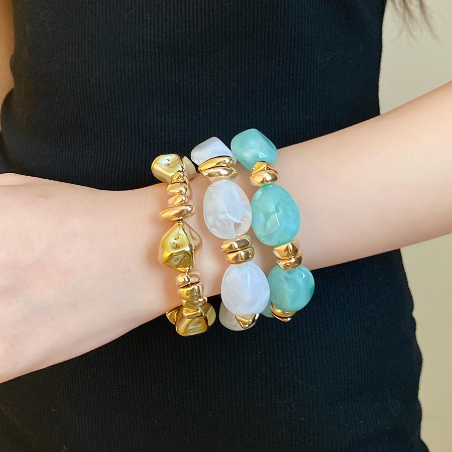 Gold-Plated Retro Geometric Acrylic Bracelet - Elegant, Simple Hand Jewelry for Women