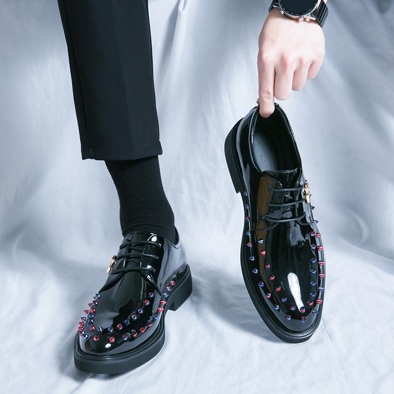 New Designer Men's Dress Mirror Patent Leather Shoes Male Gold Rivet Laced Oxfords Prom Homecoming Party Footwear Zapatos