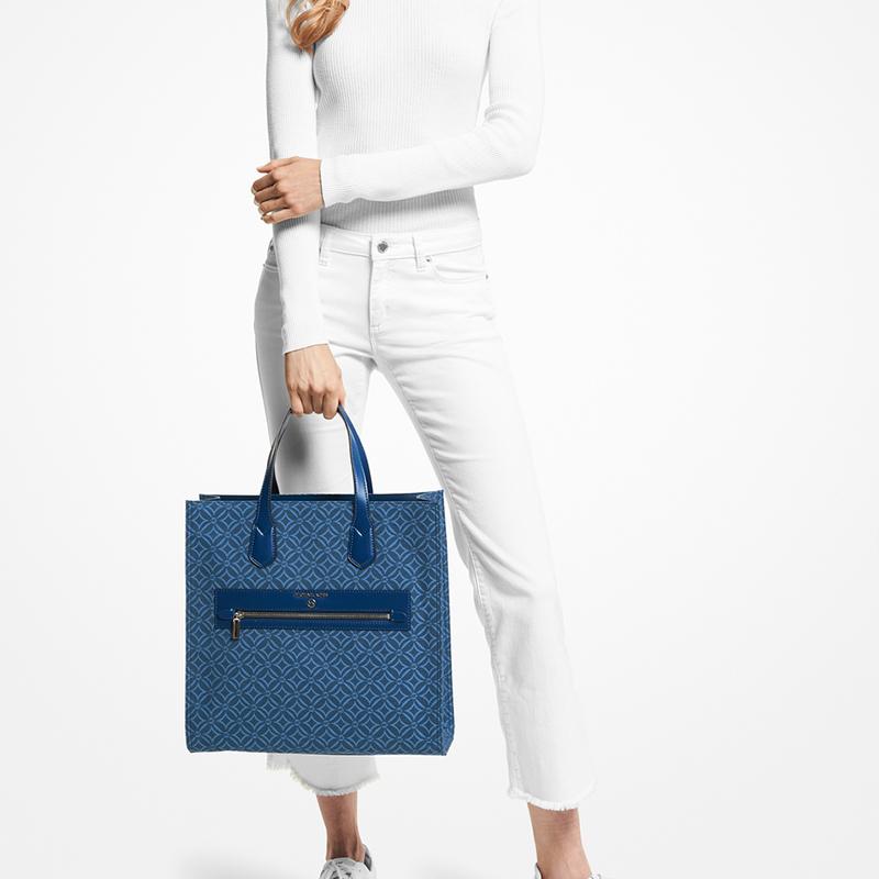 Michael Kors MK Kempner Vintage Jacquard Tote Bag mit breitem Träger für Damen Hellblau 30F2S4KT3J-494