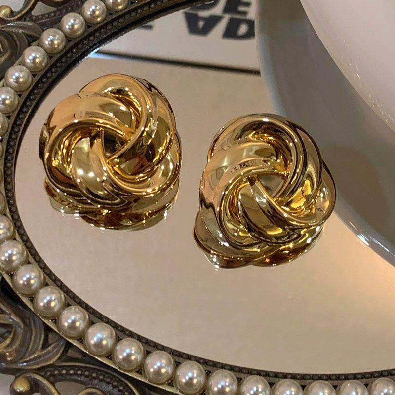 European and American Fancy Metal Elegant Women s Personalized Earrings Gold