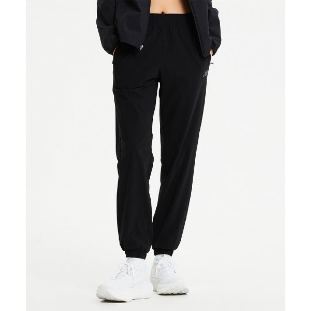 

NEW BALANCE NBMLE22433 Трикотажные брюки-джоггеры UNI ЧЕРНЫЕ