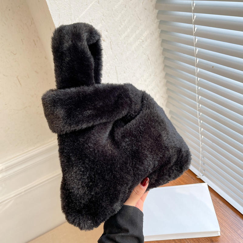 Women Velvet Handbag Underarm Bag Soft Plush Small Shoulder Bag Warm Plush Handbag  Winter New Tote Bag Ladies Clutch 2025