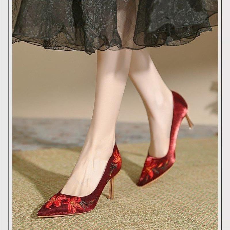 Cheongsam shoes spring new women's shoes embroidered Hanfu shoes temperament high heels stiletto wedding shoes single shoes