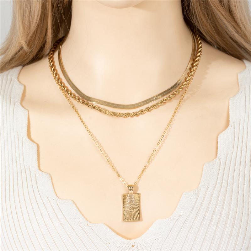 New Classic Geometric Round Hollow Snake Necklace Fashion Twist Chain Pendant Fashion Women's Choker Necklac Jewelry Gift