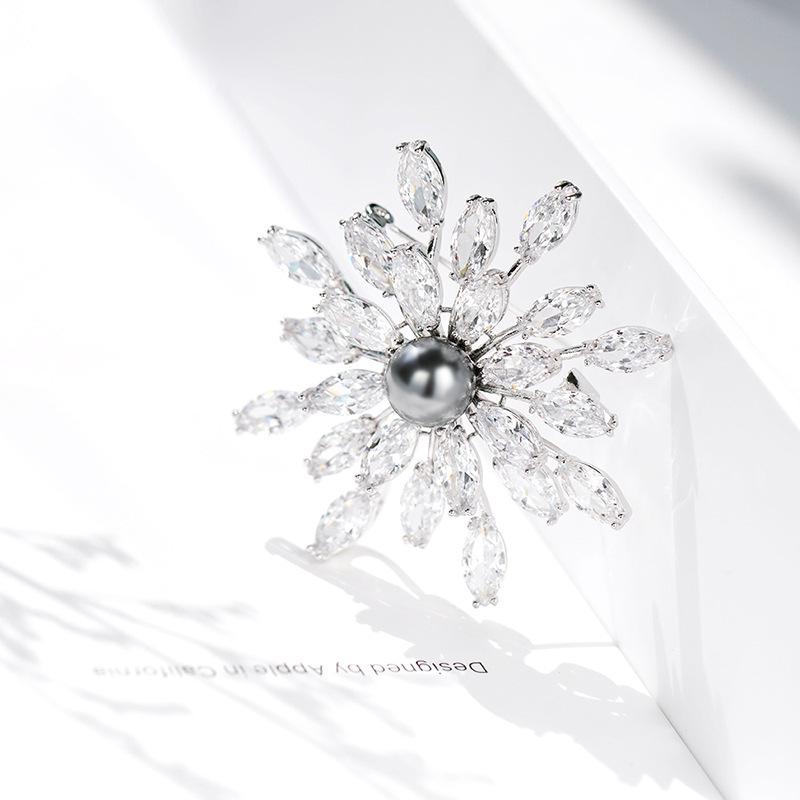 Bo Xin Yun Korean Style Pearl Snowflake Brooch - Elegant Corsage Accessory, High-End Gift Pin