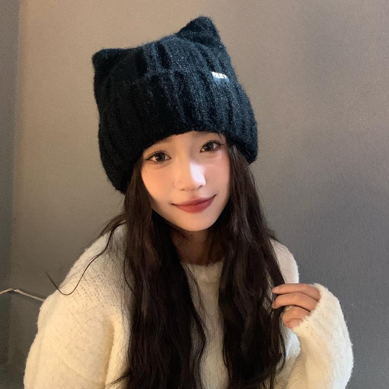 Korean Version of Autumn and Winter New Hat for Women Fashion Letters and Logo Cute Bear Knitted Wool Hat Winter Warm Pullover Hat