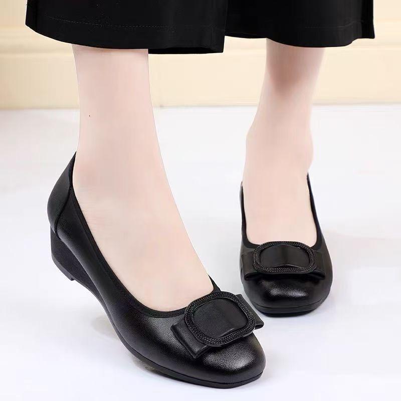Shallow bevel heel single shoes women's 2025 new summer mid-heel black soft-soled soft leather one-pedal middle-aged mother leather shoes