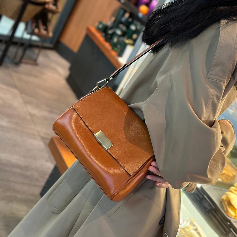 Horní vrstva hovězí kůže Vintage dámská taška Podpaží Dámská móda Crossbody kabelka Vysoce kvalitní textura z pravé kůže Taška přes rameno
