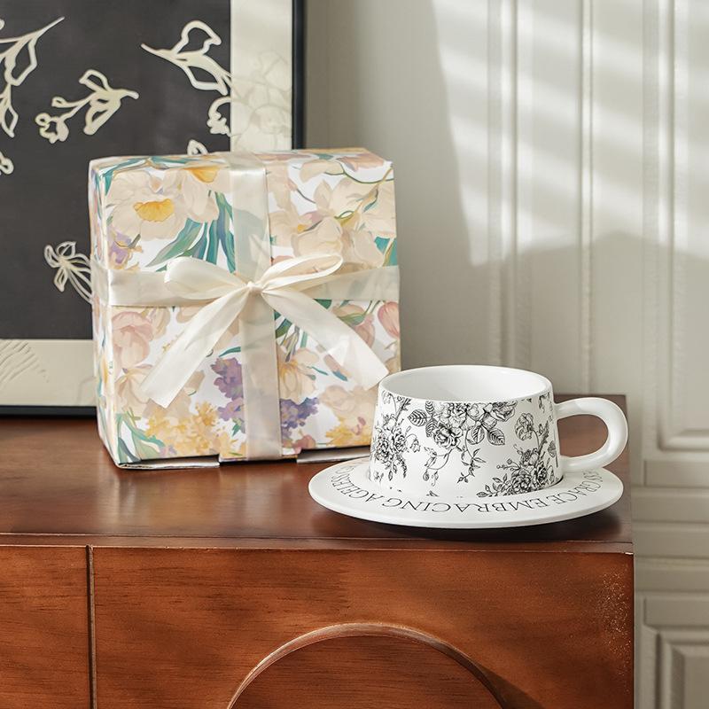 Mug gift box, coffee cup, ceramic gift cup, gift cup saucer, light luxury, high-end retro rose retro 250ml