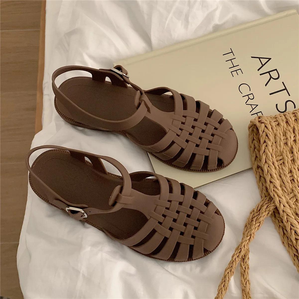 

Fashion Summer 2025 Women Roman Jelly Sandals Retro Flat Transparent Crystal Beach Sandals Round Toe Casual Hollow Out Designer Shoes 40 темно-коричневого кольору