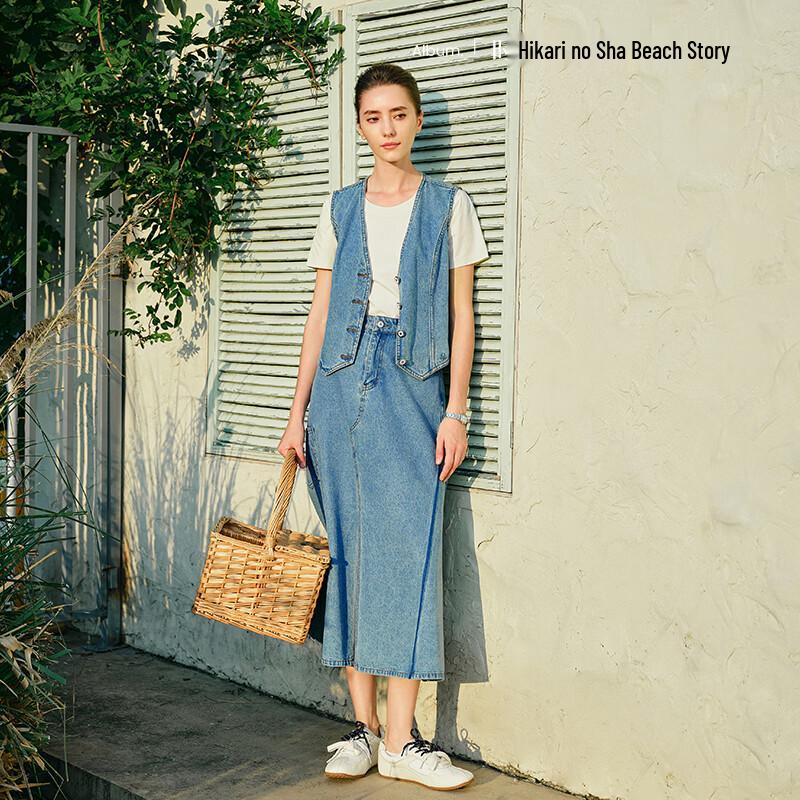 Navigare Women's Retro Washed Denim V-Neck Vest