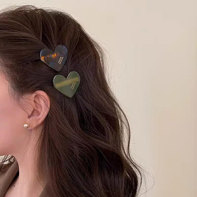 

Retro Chic Heart Hair Clip: Cute, Simple, Versatile Side Clip