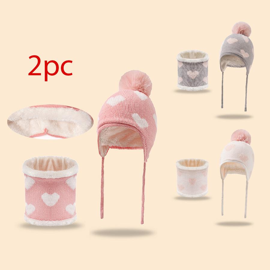 Winter Children Aged 3 To 12 with Arctic Velvet Hats, Scarves and Heart-shaped Patterns Are Cute and Versatile, Suitable for Dai