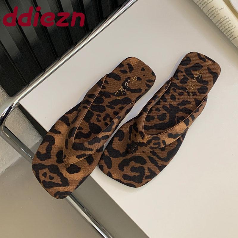 Fashion Summer Beach Flip flops Women Flats Slides Slippers Shoes Female Footwear Fashion Square Toe Ladies Flats Slippers Sandals Shoes
