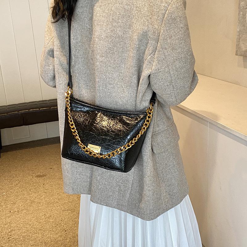 

2024 Новая портативная сумка-ведро Sense для женщин Sen Moe Универсальная сумка-мессенджер Niche Design Сумка через плечо для поездок на работу 25*11*18 чёрный