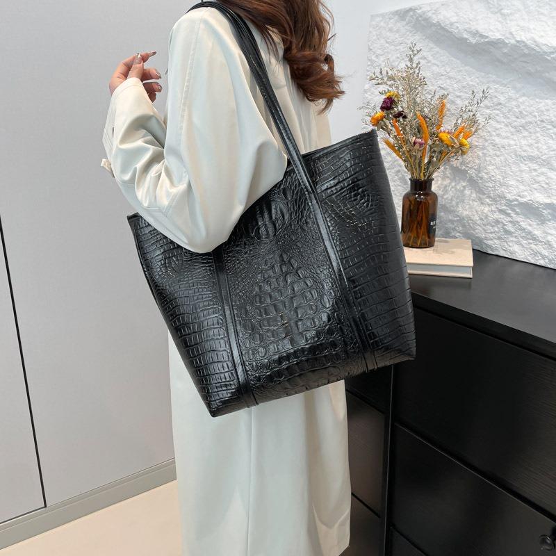 Tote bag texture casual niche retro bag women's new large-capacity literary commuter shoulder bag