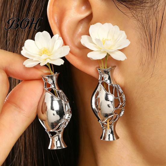 Fashionable Hollow Winding Line Earrings 1 Pair Flower Vase for Women, Retro Metal Shape Lightweight Design Jewelry Earrings, DIY Bouquets Floral