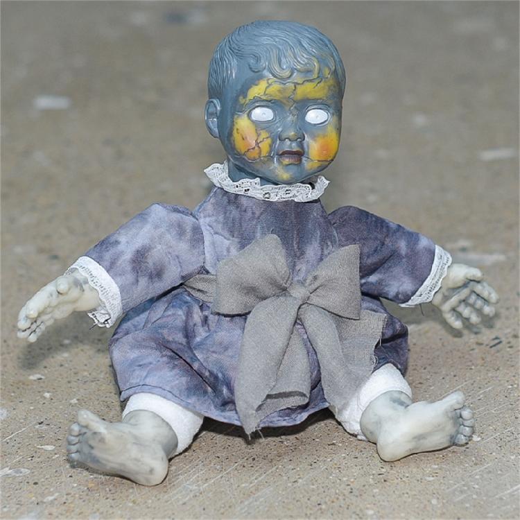 Sound Activated Scary Ghosty Doll with Glowing Face Effect and Horror Noises for Porch Decoration