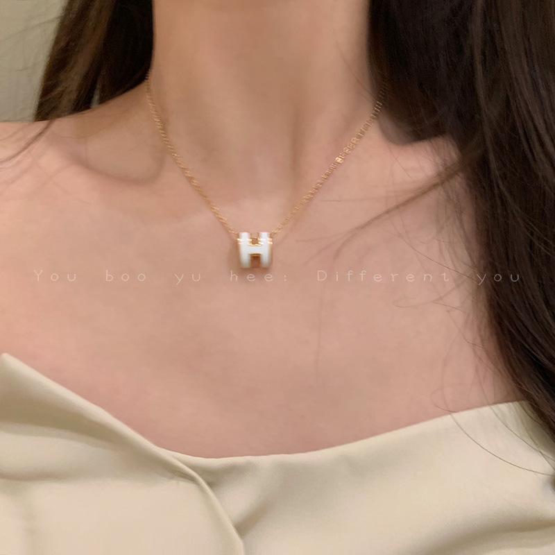 

H letter pendant necklace women s niche high-end neck chain Xia titanium steel non-fading collarbone chain