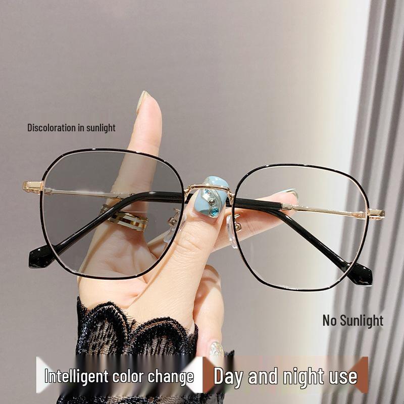 Photosensitive Anti-Blue Light Large Frame Myopia Glasses for Live Streaming and Small Face Student Style.
