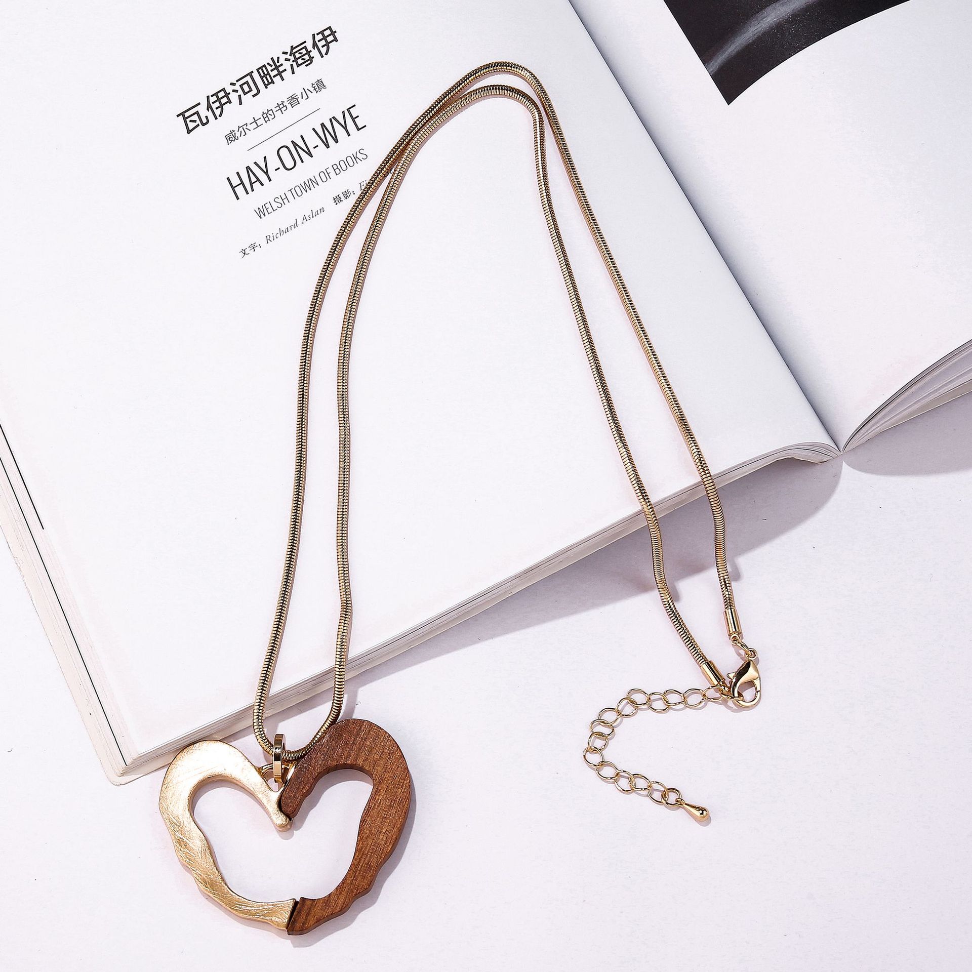 Popular Style Geometric Peach Heart Necklace Wood + Alloy Snake Bone Chain Women S Long Sweater Chain
