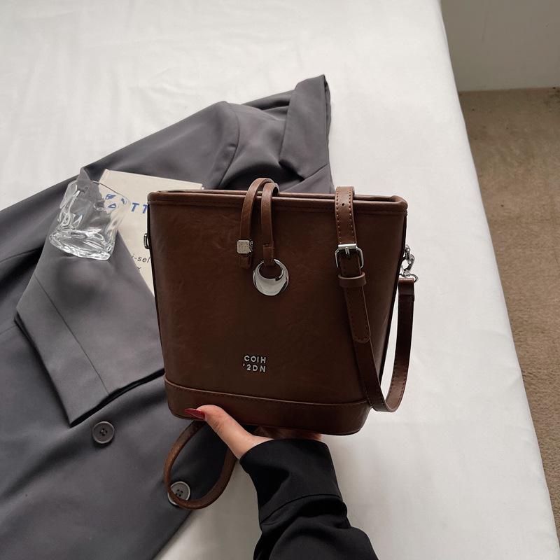 2025 New Bucket Bag Female Messenger Simple Fashion Classic European and American Style Shoulder Messenger Bag Female Foreign Style Bag