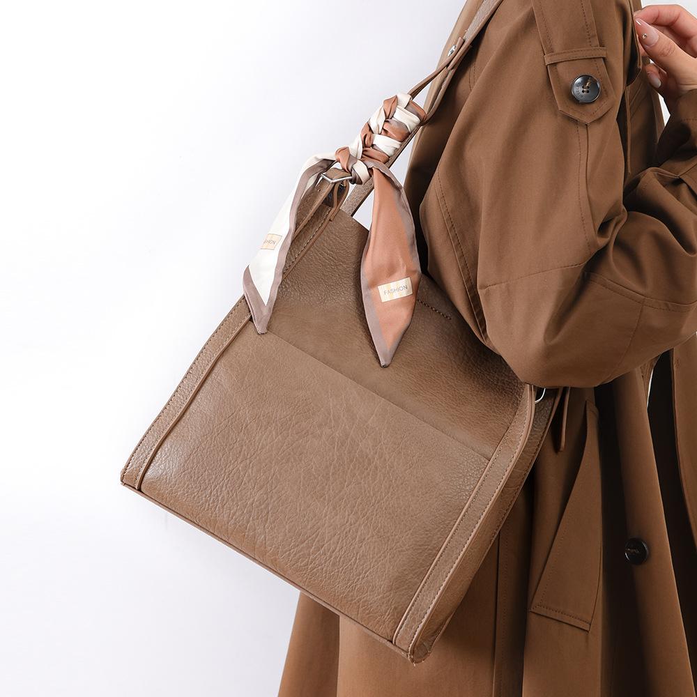 Women's shoulder bag, new fashionable women's bag, simple large capacity tote bag, versatile daily commuting crossbody bag