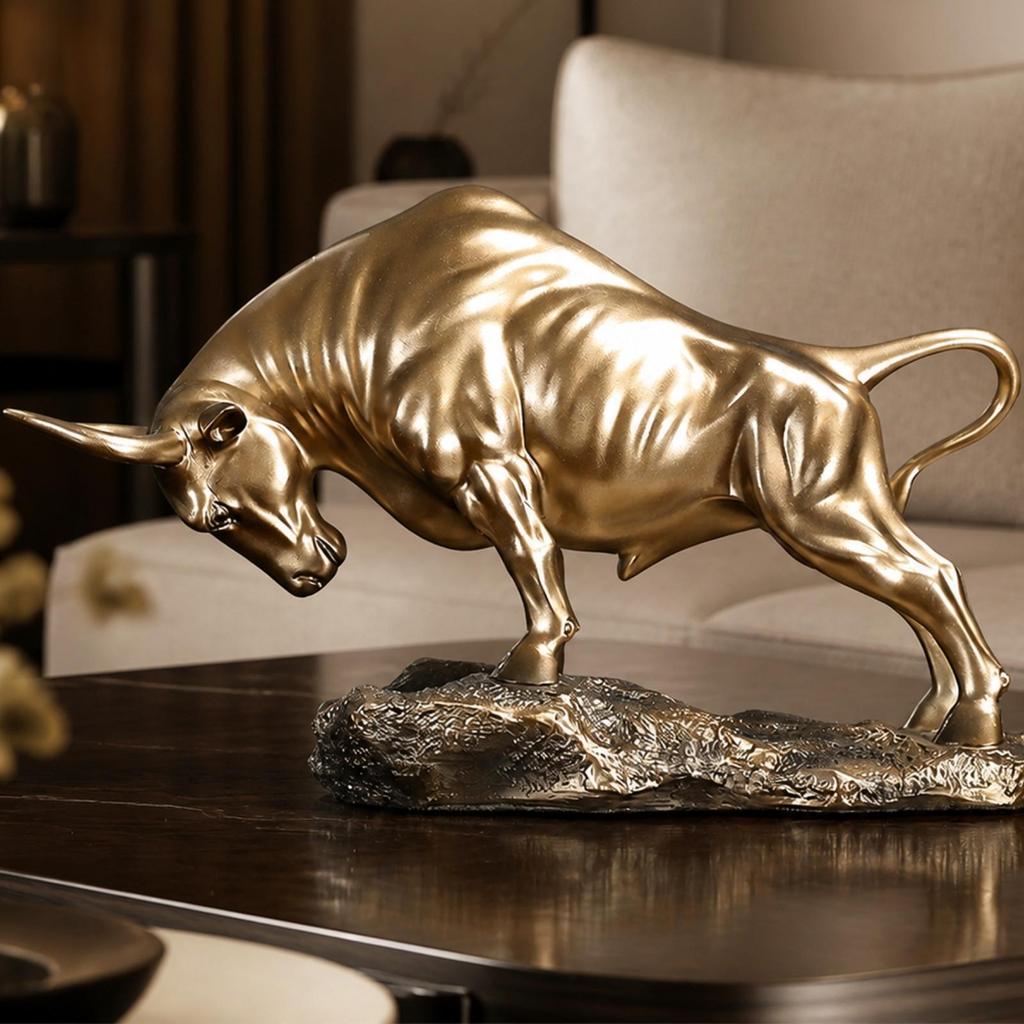 European-Style Bull Sculpture Auspicious Symbol Cow Figure Statue Realistic