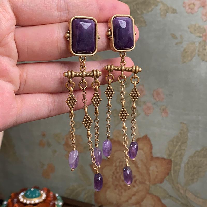 

Эти ретро и шикарные квадратные серьги с кисточками идеально подходят для женщин для ношения каждый день. разноцветный