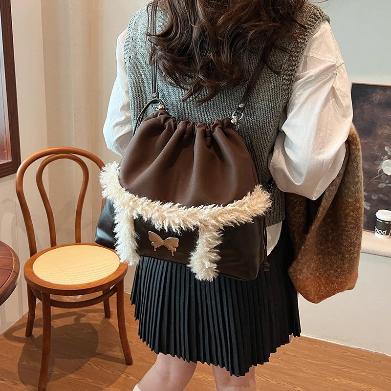 Retro casual large-capacity bag women's 2025 new autumn and winter fashion plush backpack student class big bag