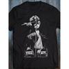 Herren JT Thor Band Ian Anderson Thick as a Brick Vintage Konzert T-Shirt - Offizielles JT Schlagzeug-Design & Schwarz-Weiß Flöten-Performance-Grafik -