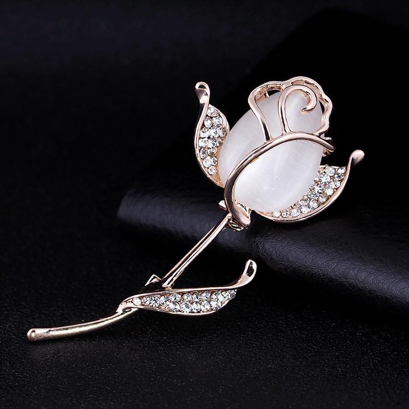 Korean Style Pearl Brooch: Versatile Floral Diamond Pin for Women's Coats