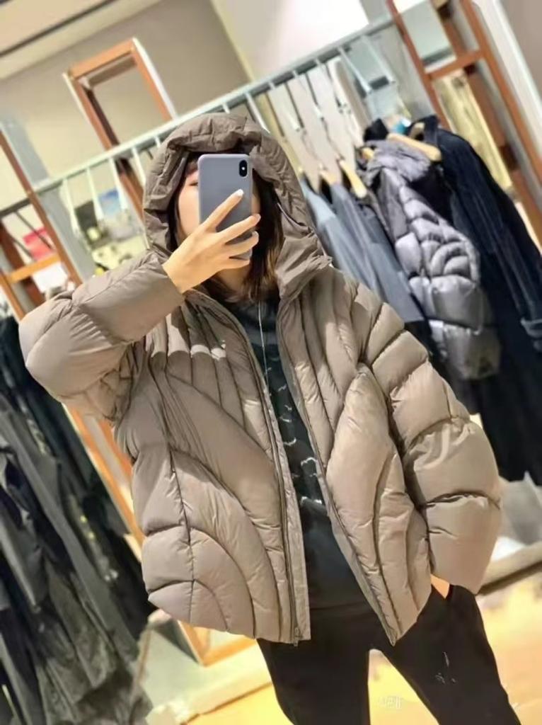 Big-name high-end down jackets for women's new hooded loose thickened puffs premium soft bread clothes winter
