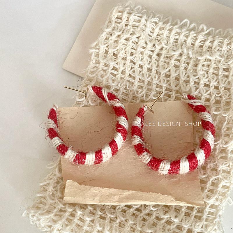 Elegant C-Shaped Knitted Yarn Earrings: Autumn/Winter High-End Fashion for Women