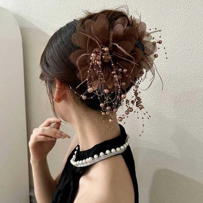 Pinza a chela di granchio con nappa di perline a forma di fiore di peonia per la parte posteriore della testa Pinza per capelli elegante per donna Accessori per capelli alla moda
