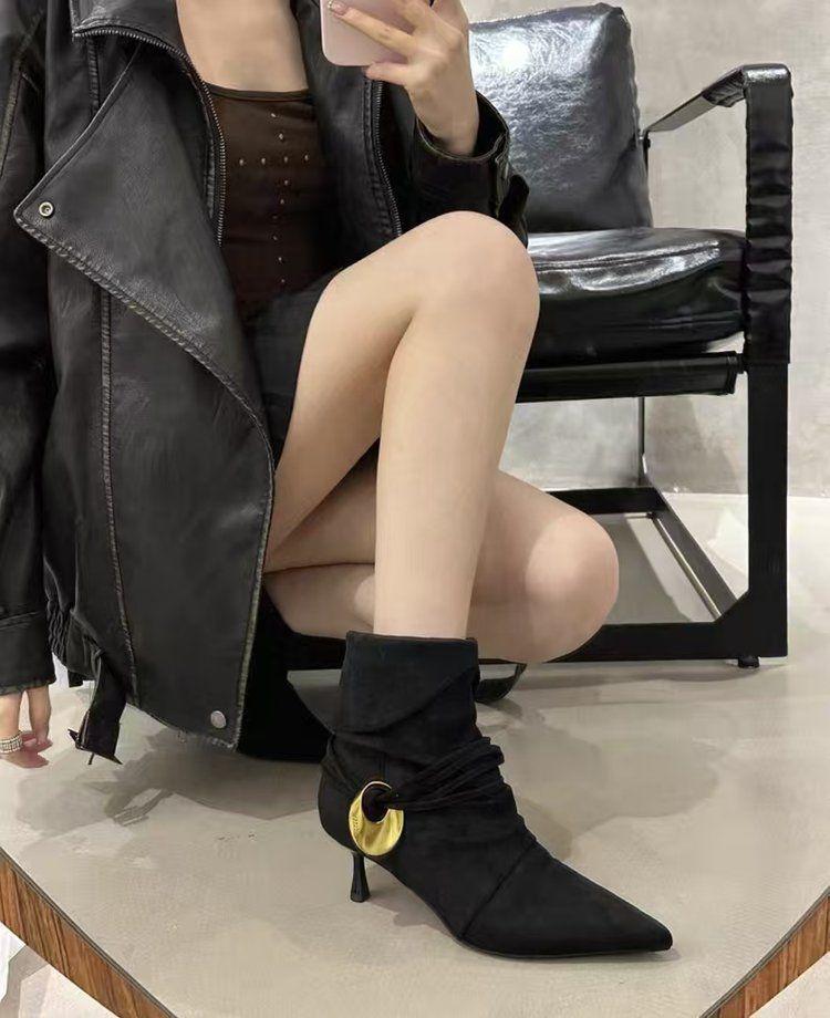 Koreanische Retro Spitzstiefel: Wildleder Stiletto Mid-Calf mit Metallschnalle, Herbst/Winter Kollektion 2025