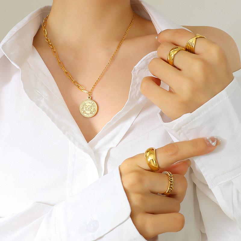 Crown Queen Avatar Necklace Female Personality Simple English Round Brand Pendant Collarbone Chain Fashion Trend Jewelry