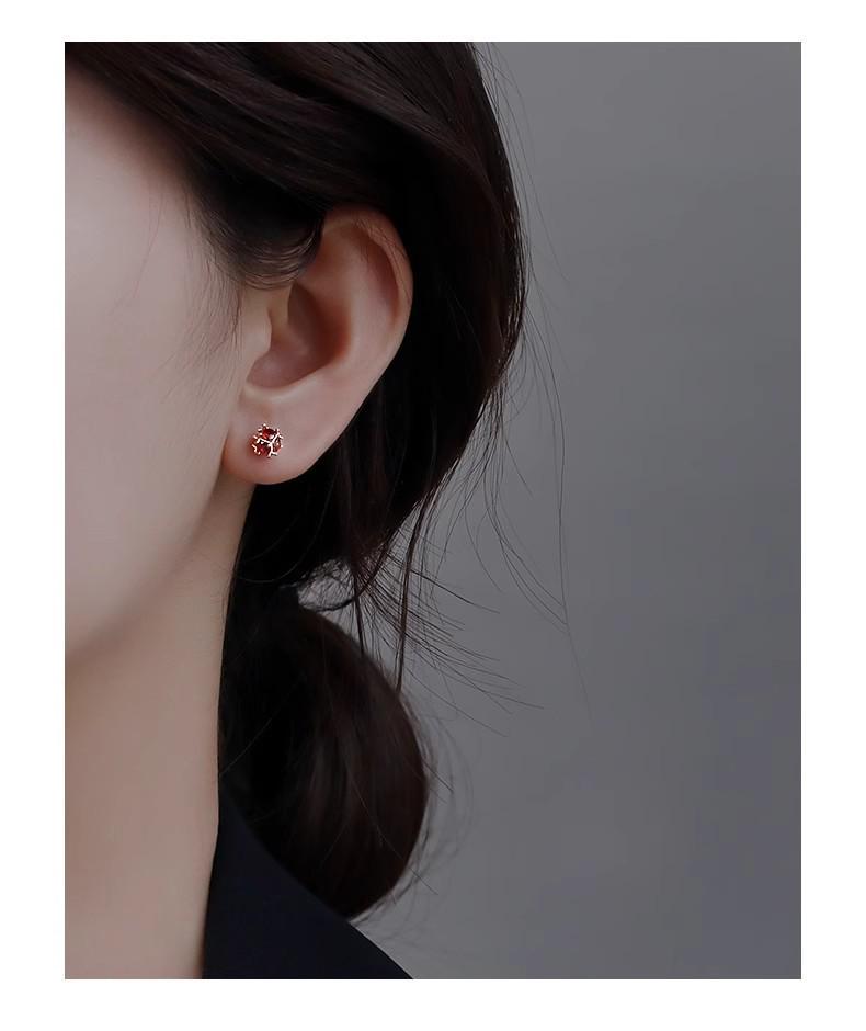 S925 Silber Roter Zirkon Kongming Schloss Ohrringe - Chinesischer Retro-Stil für Damen, Perfekt für Neujahr und Weihnachten