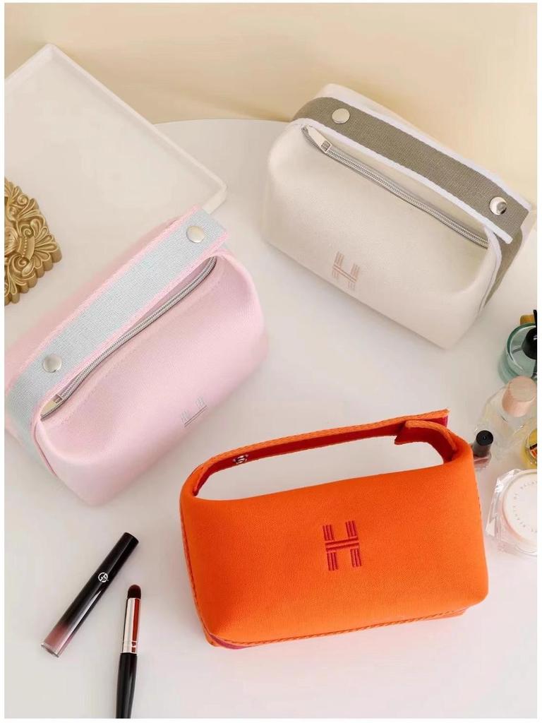 High-End Solid Color Makeup Travel Bag: Large Capacity, Three-Dimensional, Portable & Simple Design