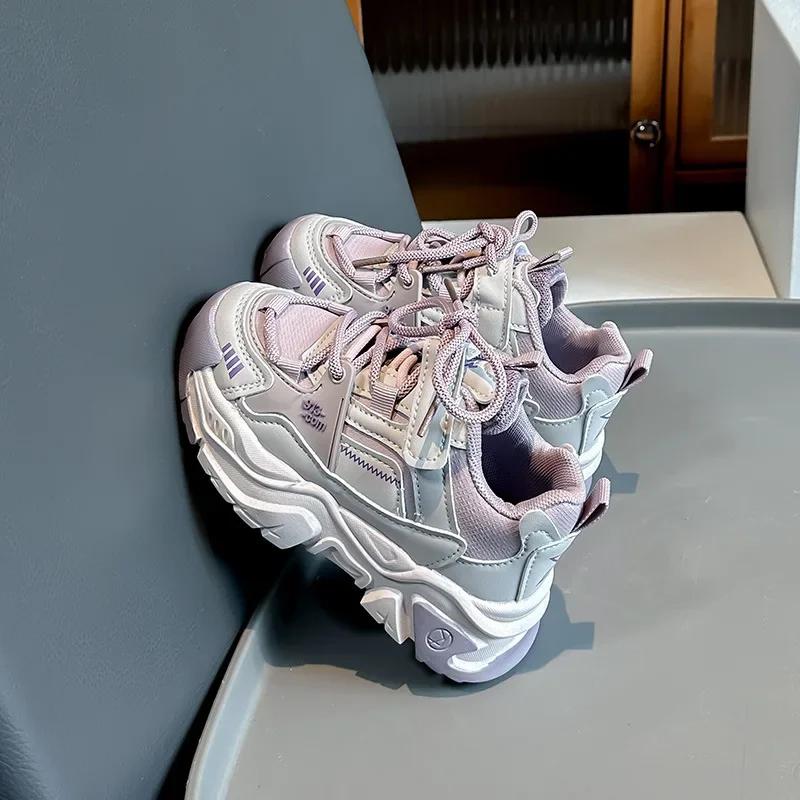 

Спортивная обувь для мальчиков и девочек, толстая подошва, 2024, новые детские кроссовки, модные, универсальные, для студентов, кроссовки, повседневные, дышащие 26 розовый